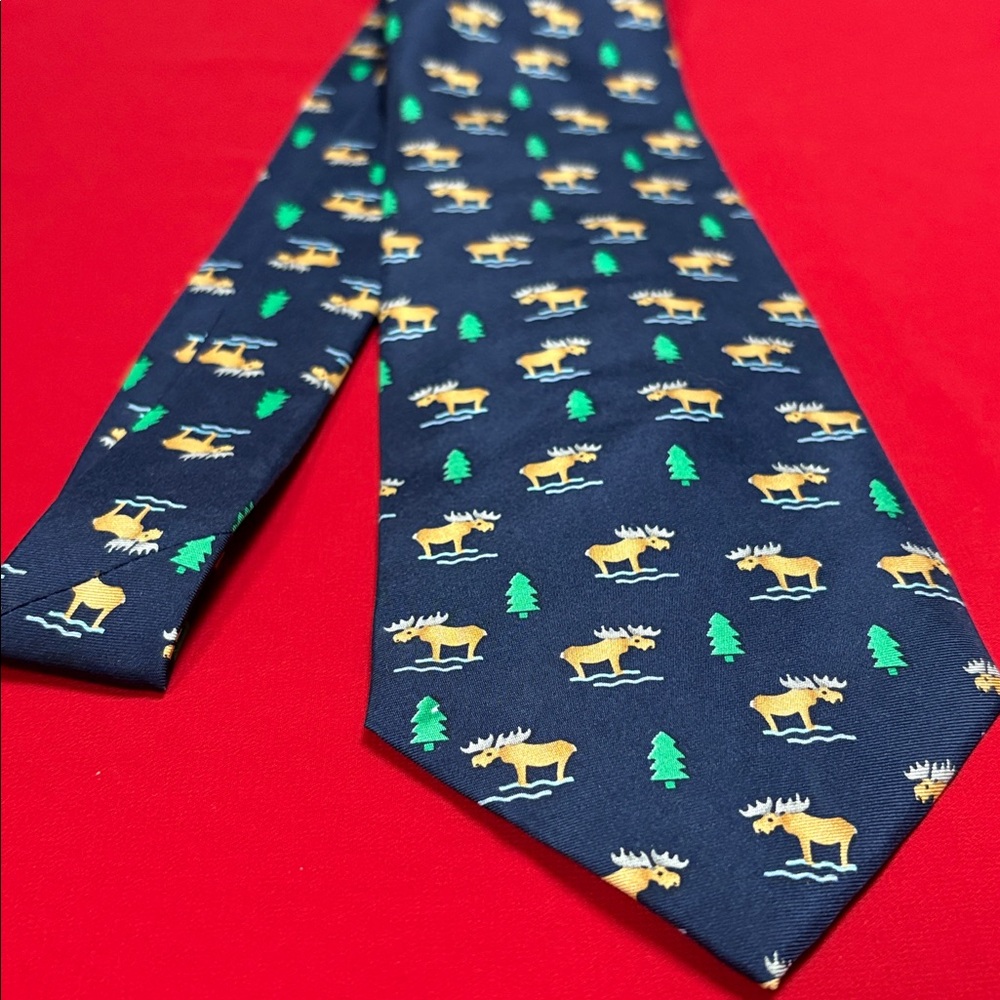 Alynn Moose silk tie. New in package.